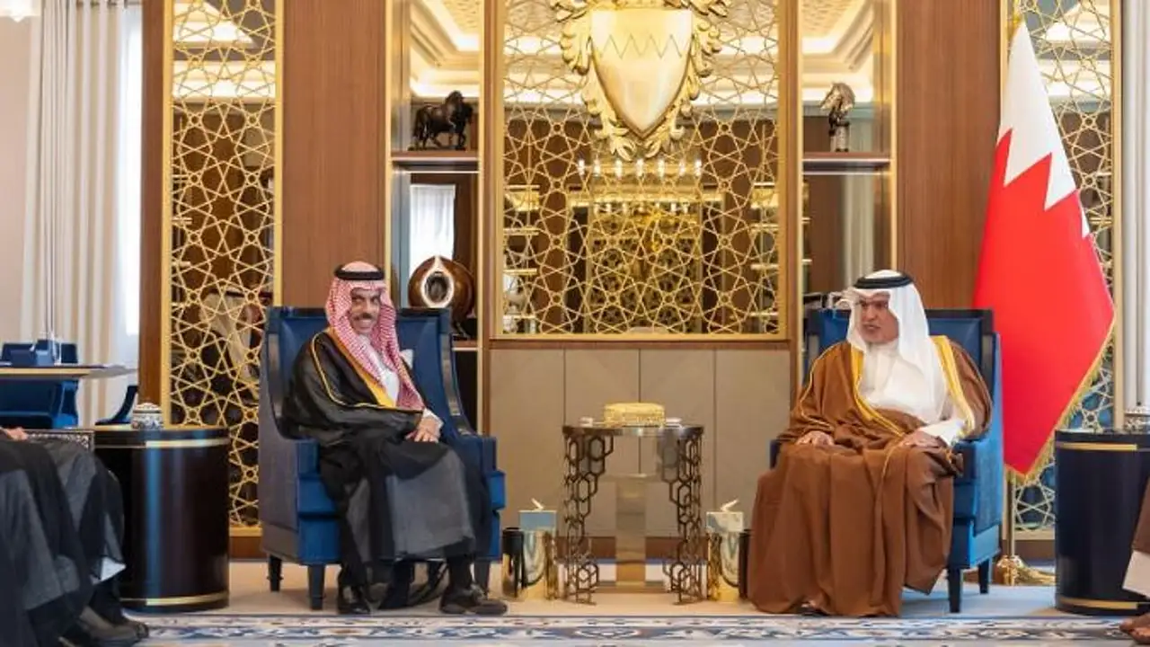 ولي عهد البحرين يبحث مع وزير الخارجية سبل تعزيز آفاق التعاون المشترك